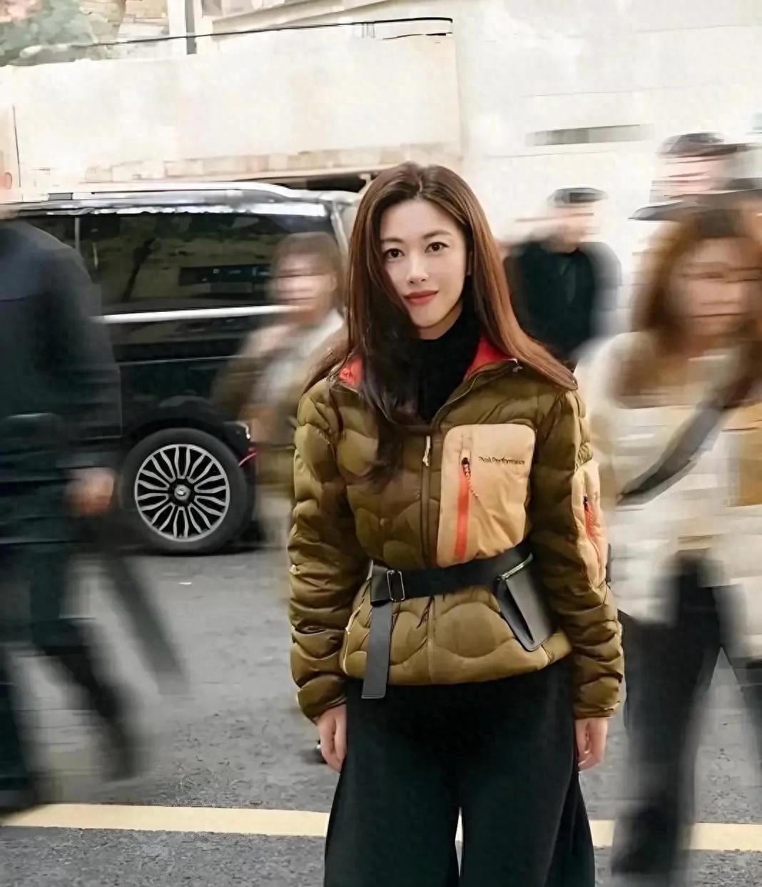 两万一的羽绒服被朱珠带火，跟风女生集体翻车，差的真不是钱