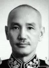 红军一到陕北，蒋介石几十万大军为啥突然不追了？真相太现实1935年天寒地冻