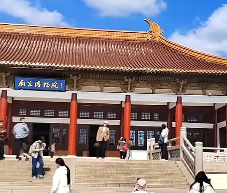 看来以后有什么好东西还是别捐了南京有人把自己先辈留下来的好东西捐了出去，一共是