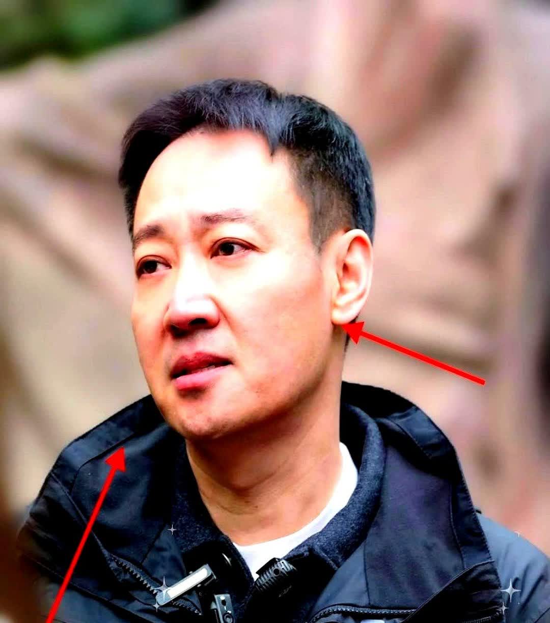 凌晨2点，辛柏青发微博啦！最近我老是不自觉地去墙上摸开关开灯，这事儿真的