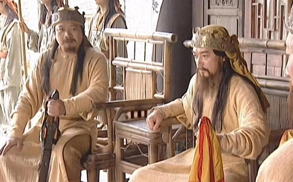 这个太平军猛将竟然因为一句话暴露身份当场被乱刀砍死。疯了。说起来你可能不信