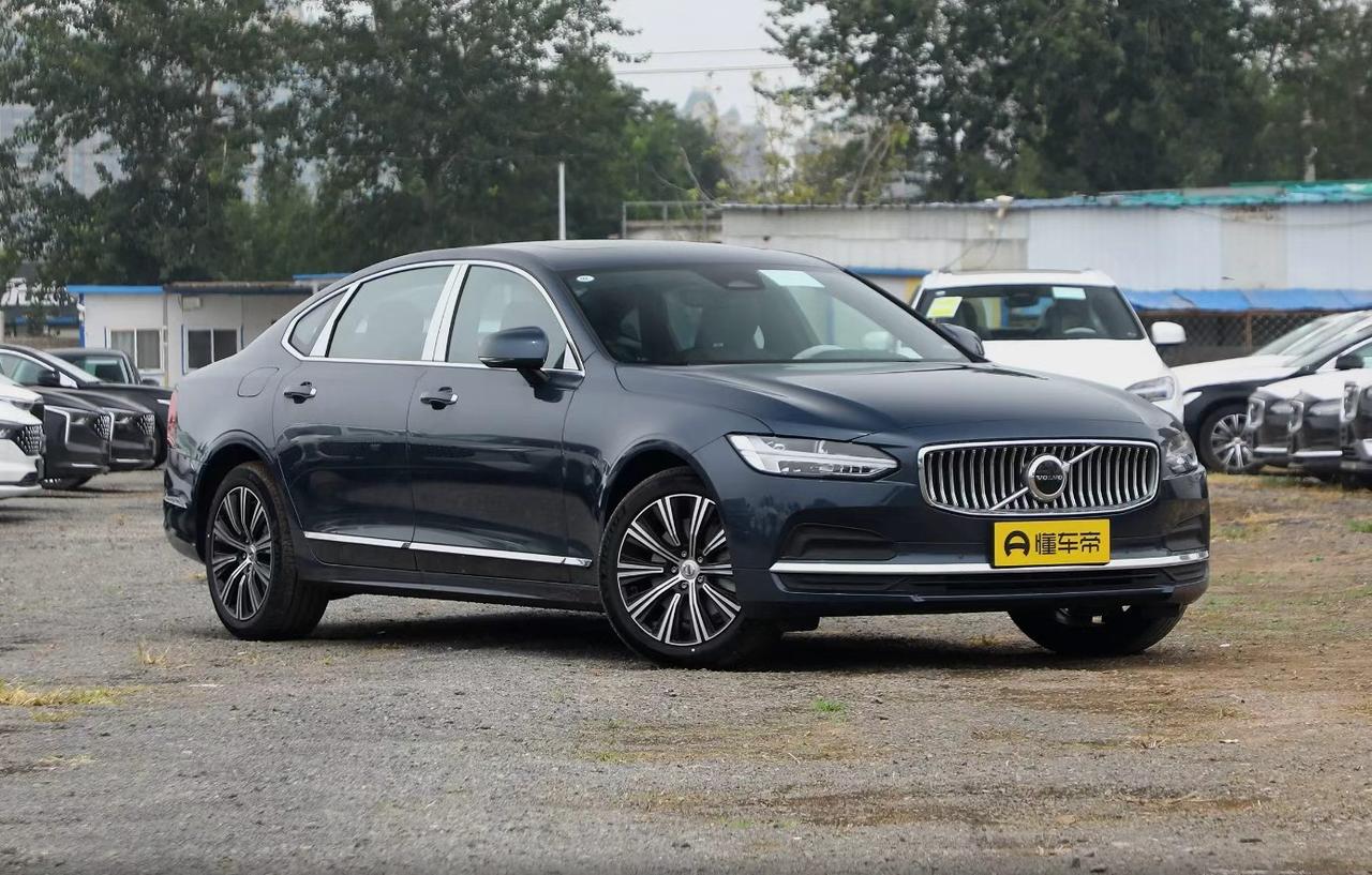 很多人买二手沃尔沃S90，图的不是便宜，而是用B级车的钱，享受C级车的空间和北欧