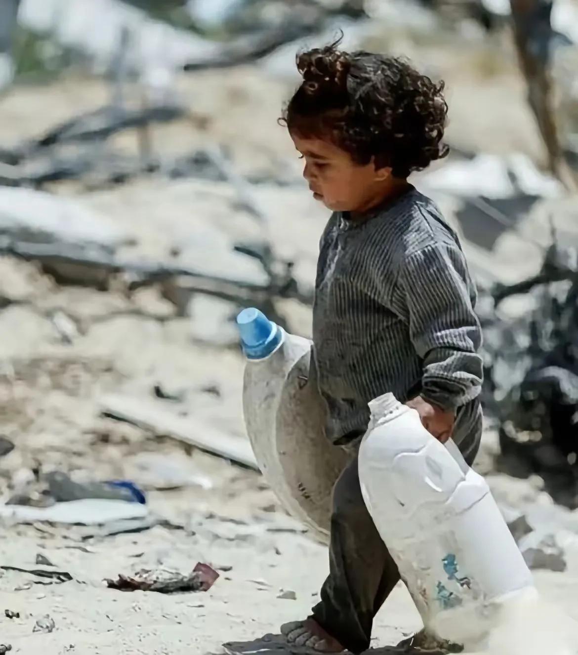 他说我恐怕等不到长大……瞬间泪崩！记者问巴基斯坦孩子长大后想干什么，他的回