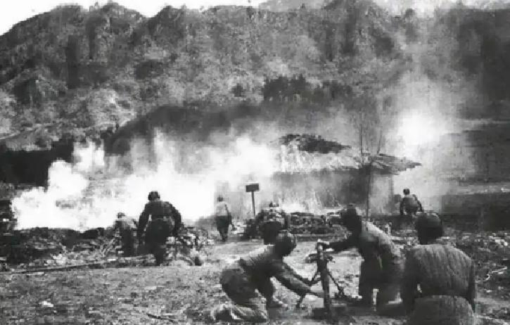 1951年10月，272高地仅剩9名志愿军，眼看着美军即将冲上阵地，战士们准备拼