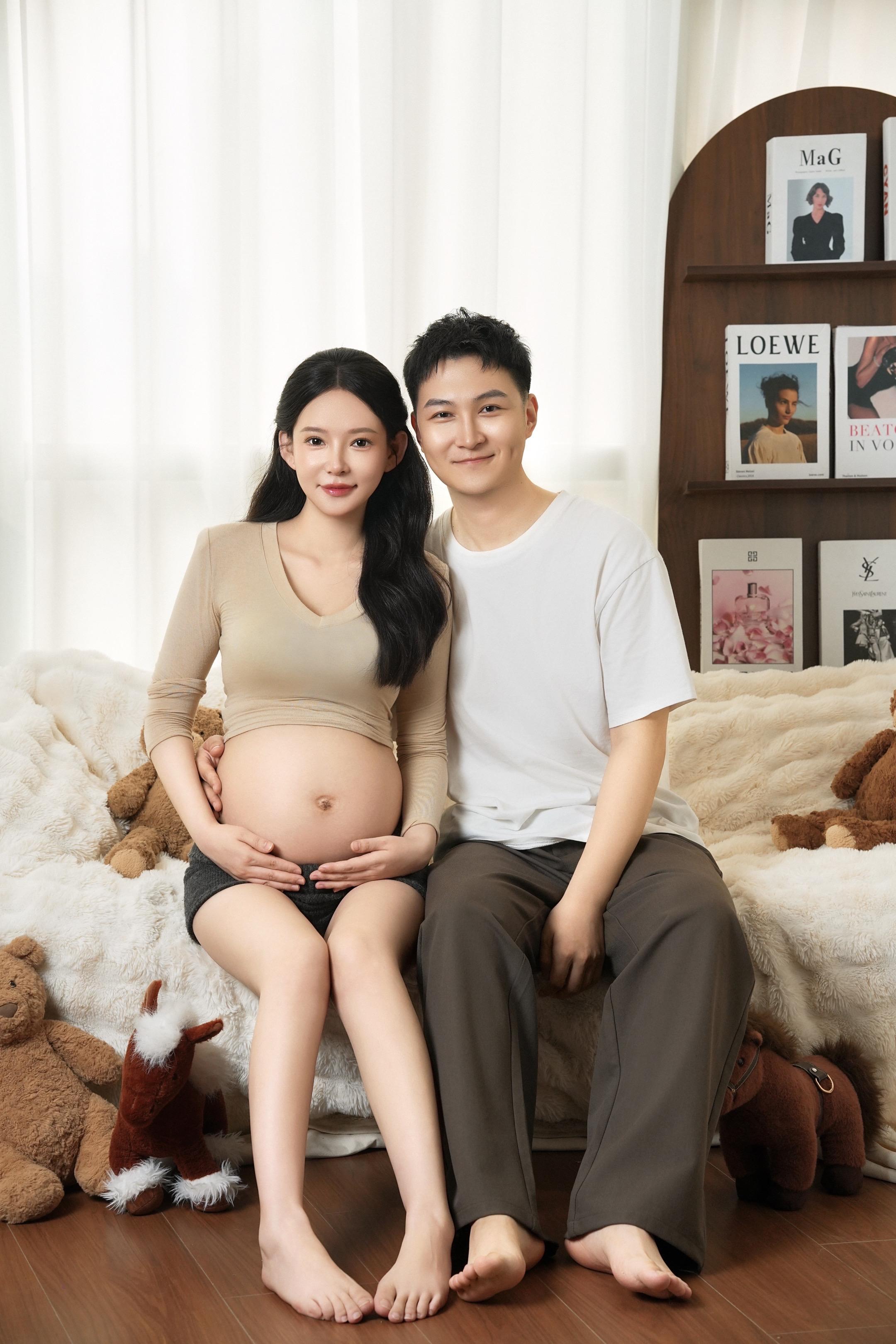 我想 孕程这一页 应该是胎动轻撞爱意共生满心期待 我细数 我珍重