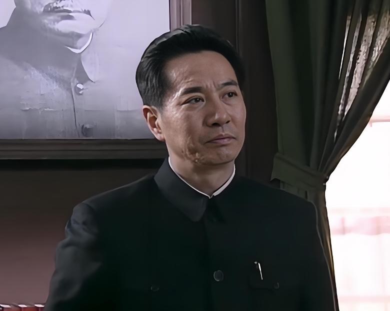 巅峰时期的戴笠和陈诚相比，谁更厉害？咱就这么讲吧。你别说戴笠一个人了，就是把