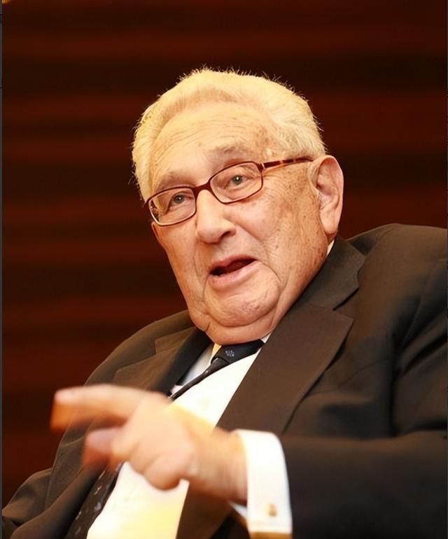 基辛格临终前的惊世预言，震惊全球！他说：“引爆第三次世界大战的绝非中美俄，而是日