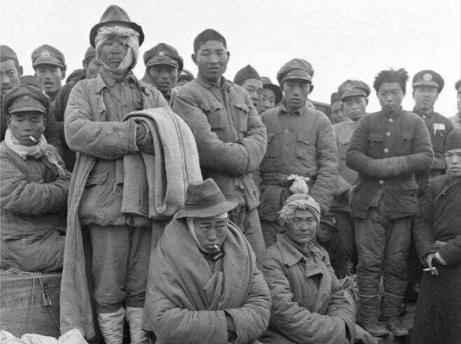 1947年8月，国民党师长李铁民做出了一个改变命运的决定，将100多名地下党成员