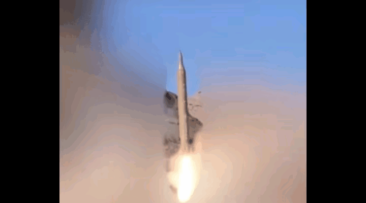 伊朗这次学聪明了，发射导弹时全程打码！通过伊朗公布的导弹发射画面可以看到，伊