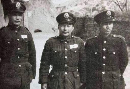 1936年，税警总团长黄杰请张佛千帮忙，说：“我的六个团，有两个团长不大服管，一