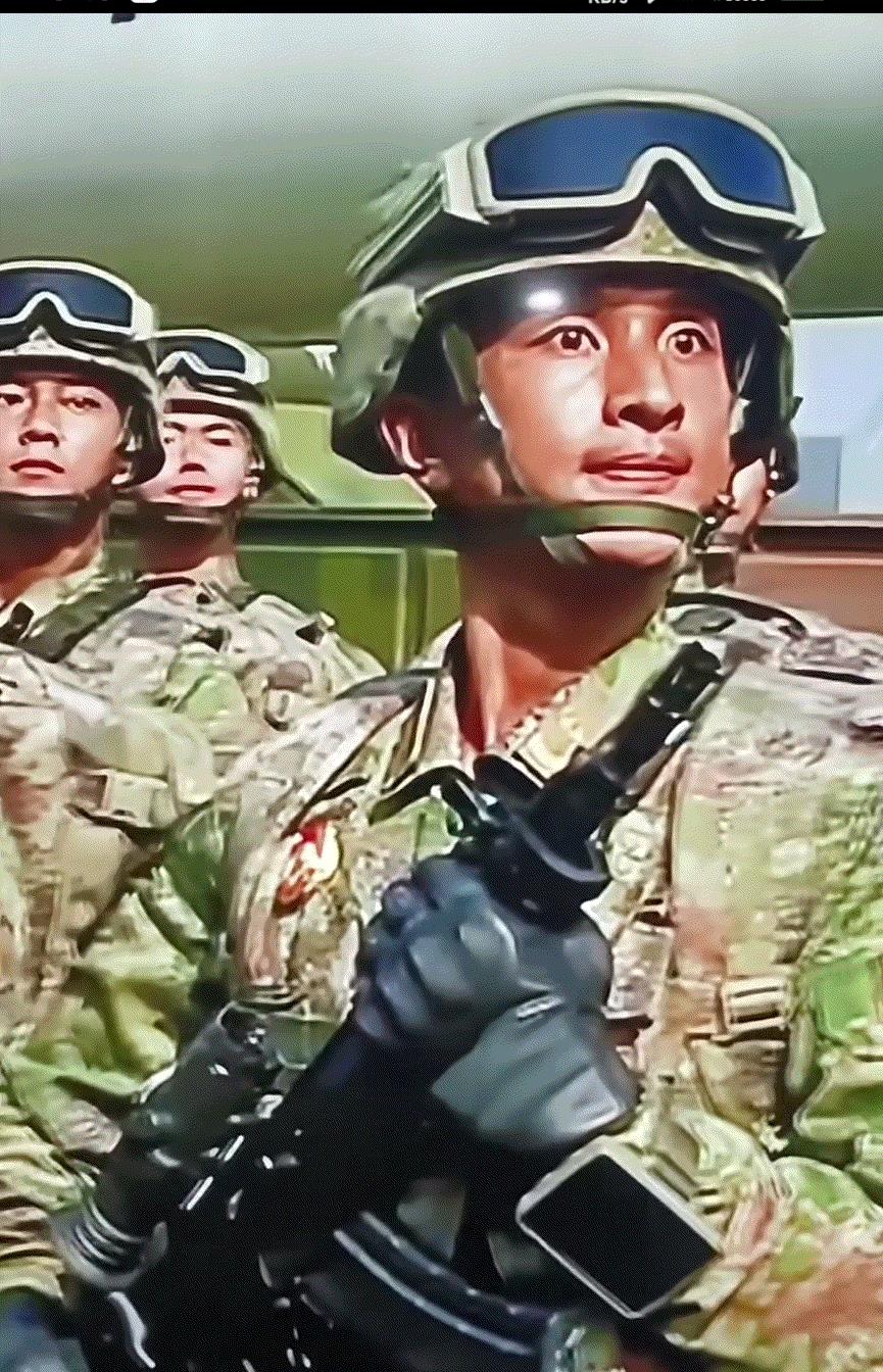 阅兵仪式上，这位兵哥哥火出圈了。9月3日阅兵仪式的直播画面里，镜头几