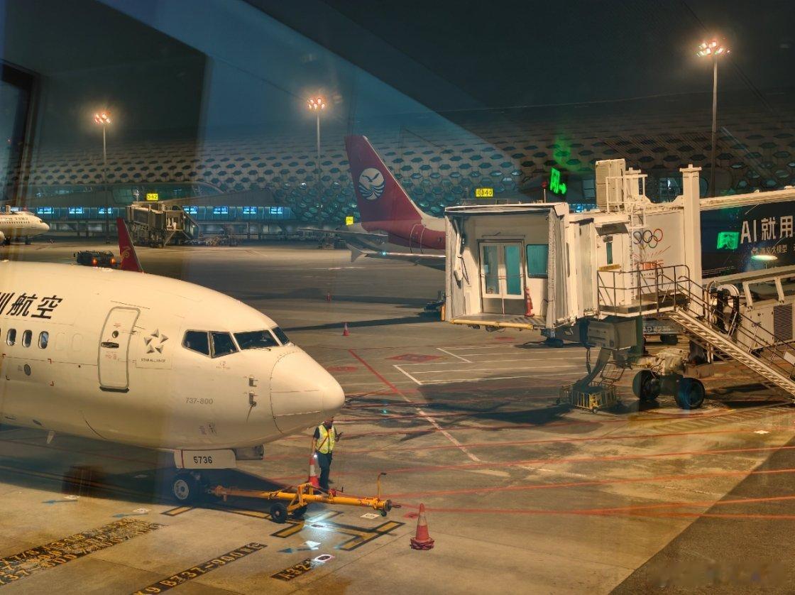 郑智化深圳机场还是忍不住说两句,每年这么多次出差,深圳机场给我的体验一直都非常