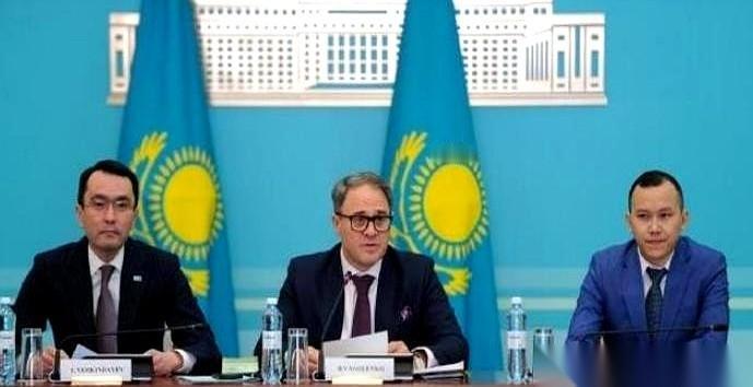 哈萨克斯坦，最近有点慌。最怕的不是没生意做，是怕自己忙活半天，最后只成了一条“