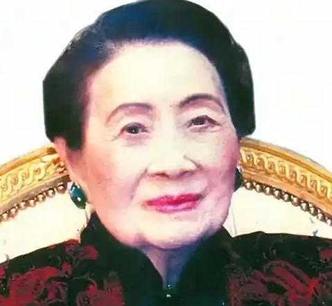 宋美龄106岁长寿真相曝光！医生翻她病历惊呆：癌症确诊后，她每天雷打不动做3件事