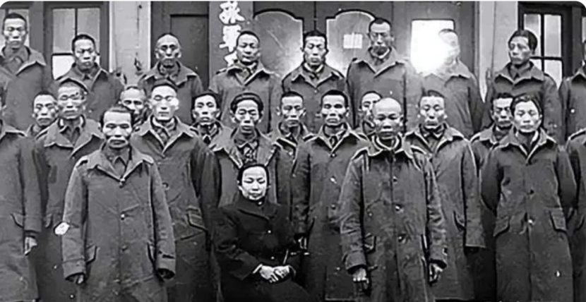 1949年，时任上海市长的陈毅，收到了抗日烈士谢晋元的妻子的信，信上要求政府一定