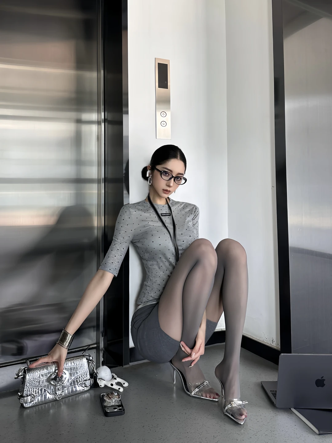 你说灰色是你最爱的颜色