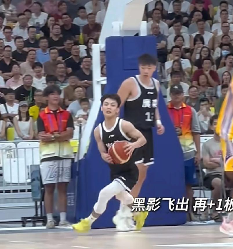 广东老虎热身赛就凸现了徐杰，焦泊乔发挥少可能有原因，广东今年打球阵容变动肯定很大