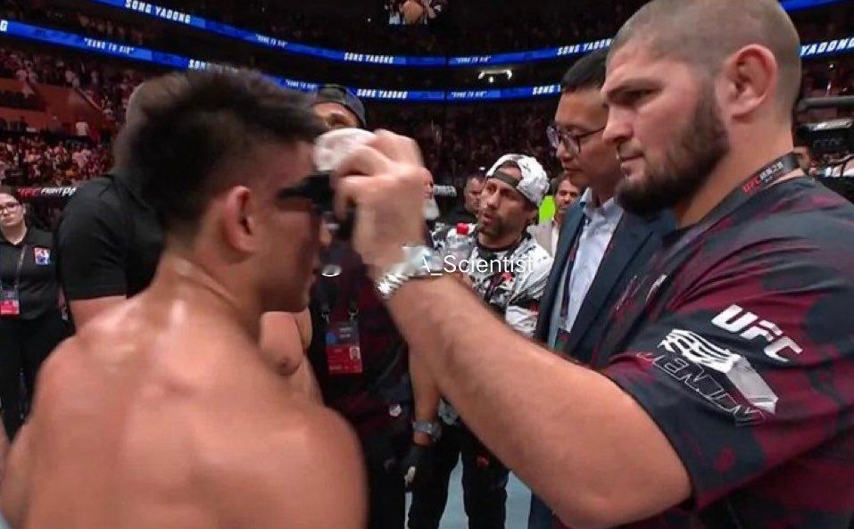 “小鹰”哈比布·努尔马戈梅多夫(KhabibNurmagomedov)帮KO“