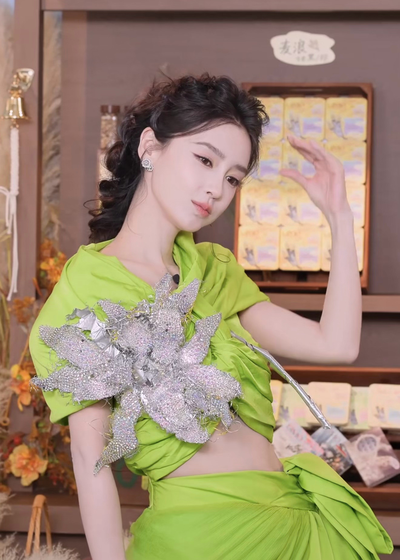 Angelababy今日份UIMO品牌直播随手截好权威的一张脸!!!angela