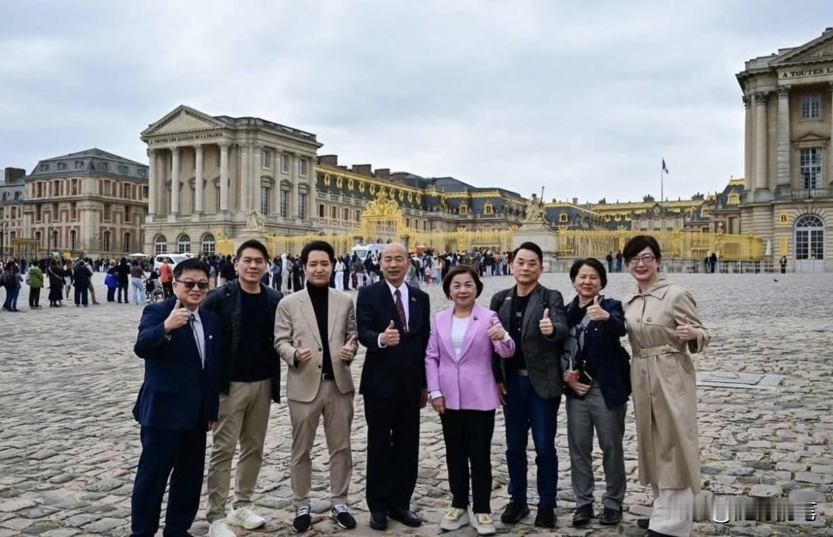 看到没？韩国瑜一行10个人窜访欧洲，这几天到处溜达拍照，根本没有欧洲政客敢搭理他