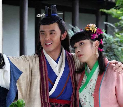 明朝是一个禁锢女性的时代，鼓励寡妇守节，光贞洁牌坊就发了3万6千座。但是在民间，