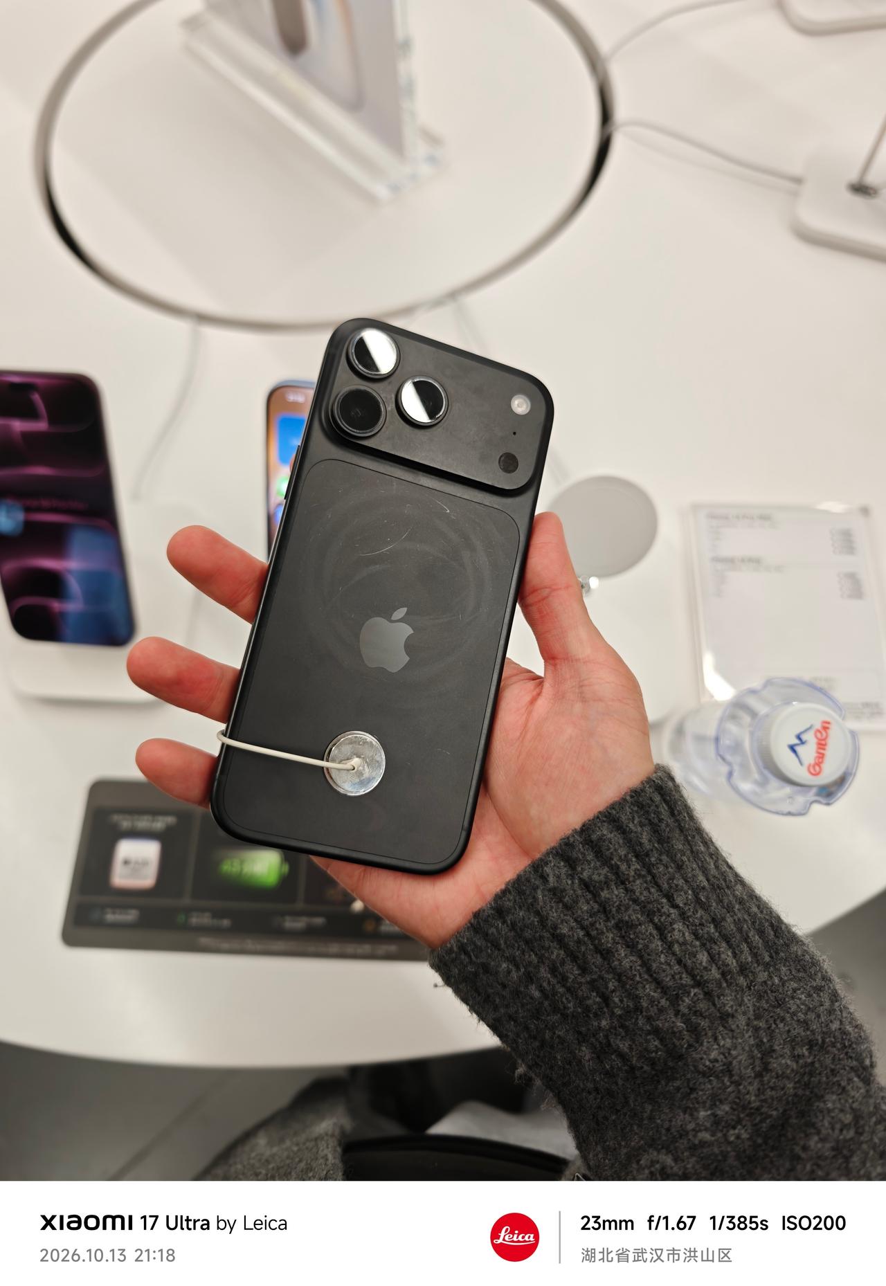 今年iPhone18Pro系列，我最喜欢的还是蓝色，一是因为酒红和黑色的深