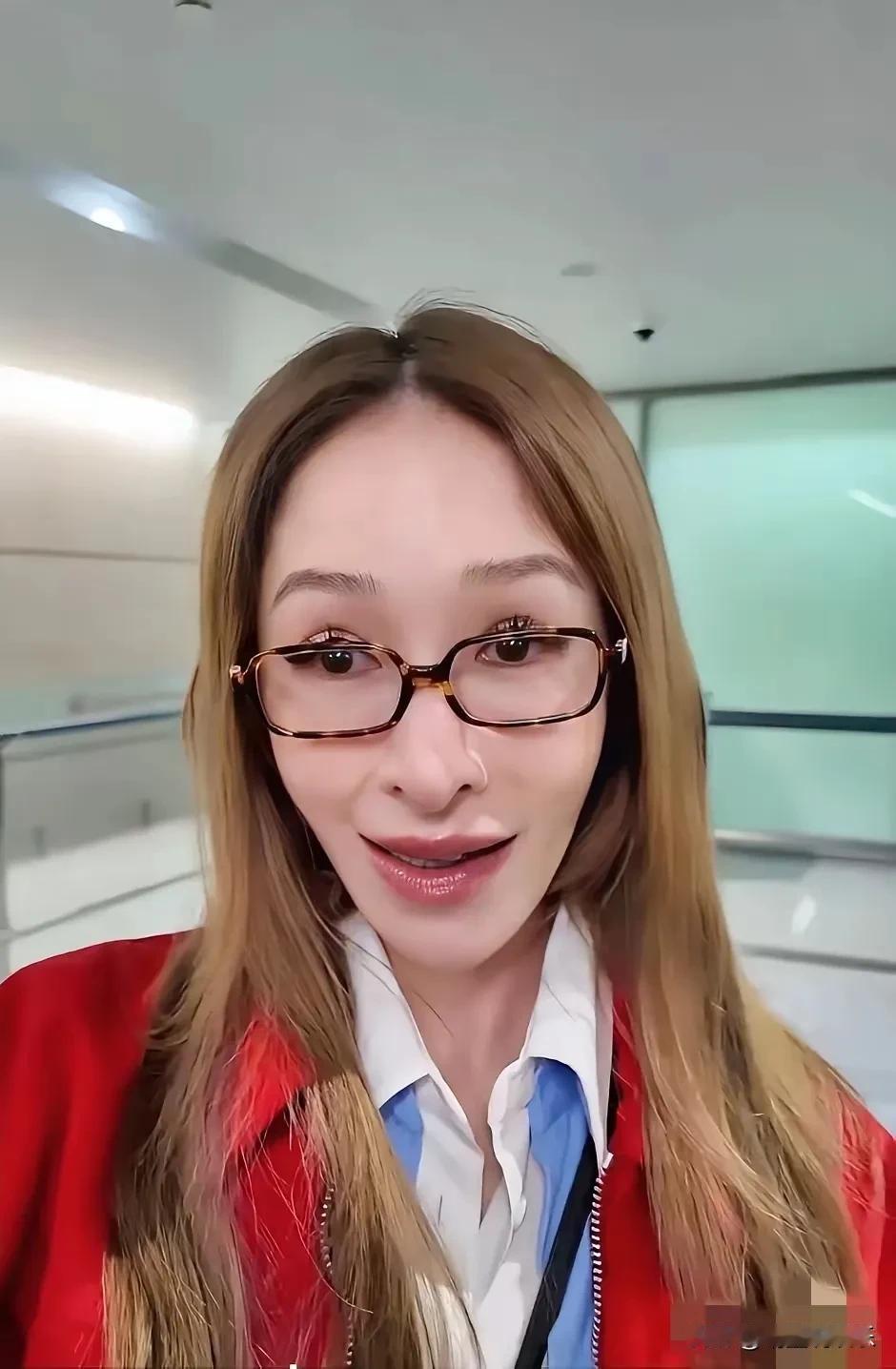 大胆猜测一下：萧亚轩目前最后悔的事应该就是“医美成瘾”吧？“凡事适可而止”这句