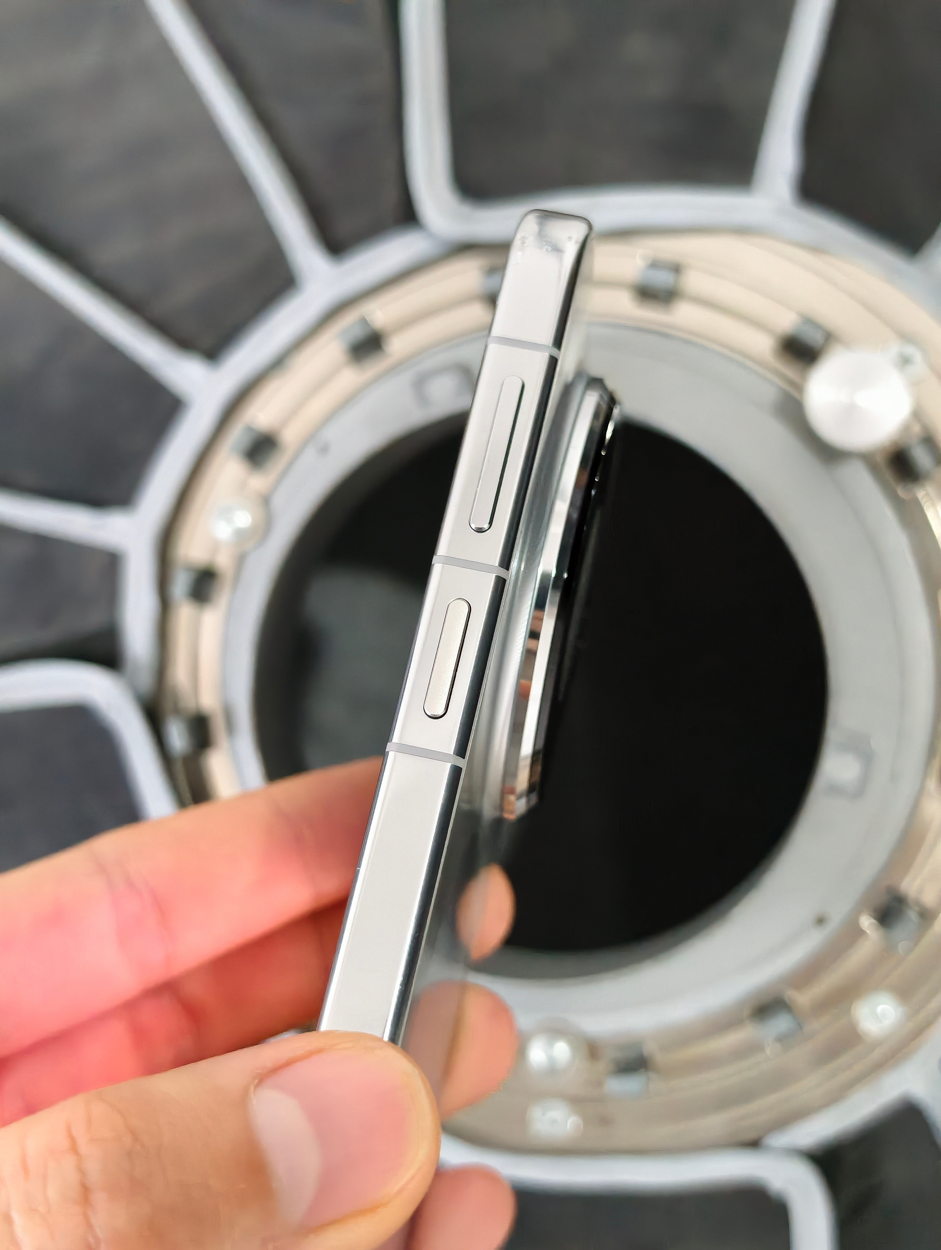 Mate80Pro现在是越用越觉得好，尤其是这个双星环的设计，我和身边朋友的