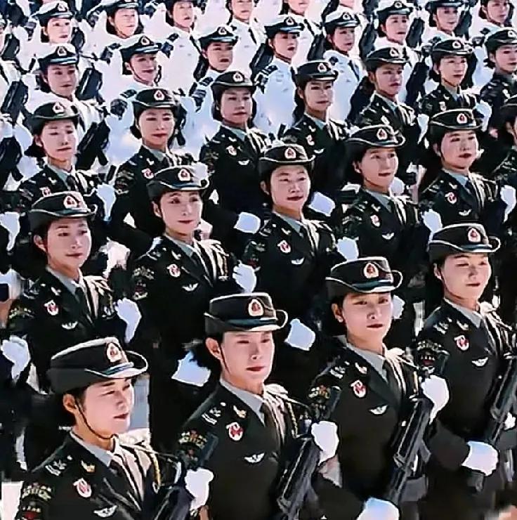 中国女兵VS越南女兵！前三个图为中国女兵，后三个图为越南女兵！那么问题来了，颜值