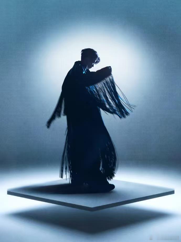 檀健次老板庆功宴也得表演檀健次在自家庆功宴上也被cue表演！看他瞬间懵圈又立马