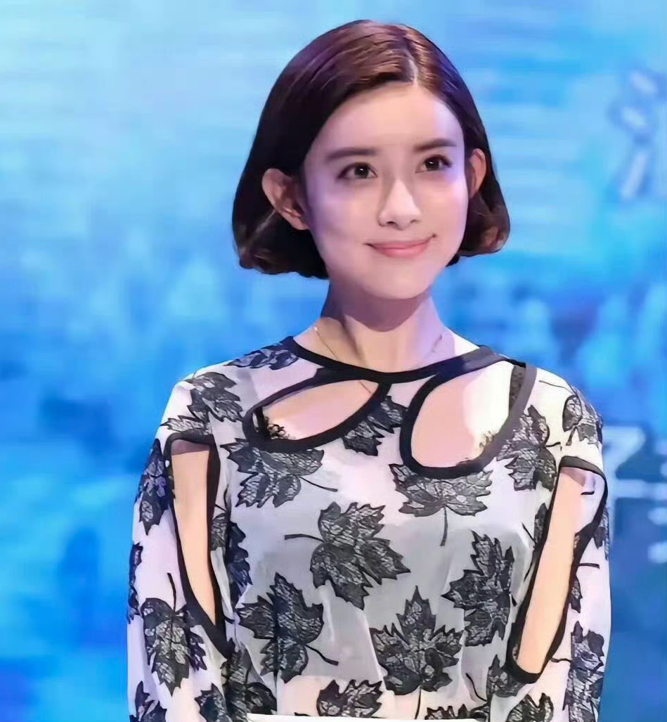 孟子义刚出道长这样孟子义刚出道就长这样了，她没整容啊！怎么好多人都说她整容了呢