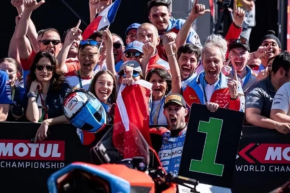 很多人没反应过来，国产摩托夺冠或许只是开始。 最近社交媒体上有个事挺热闹：一