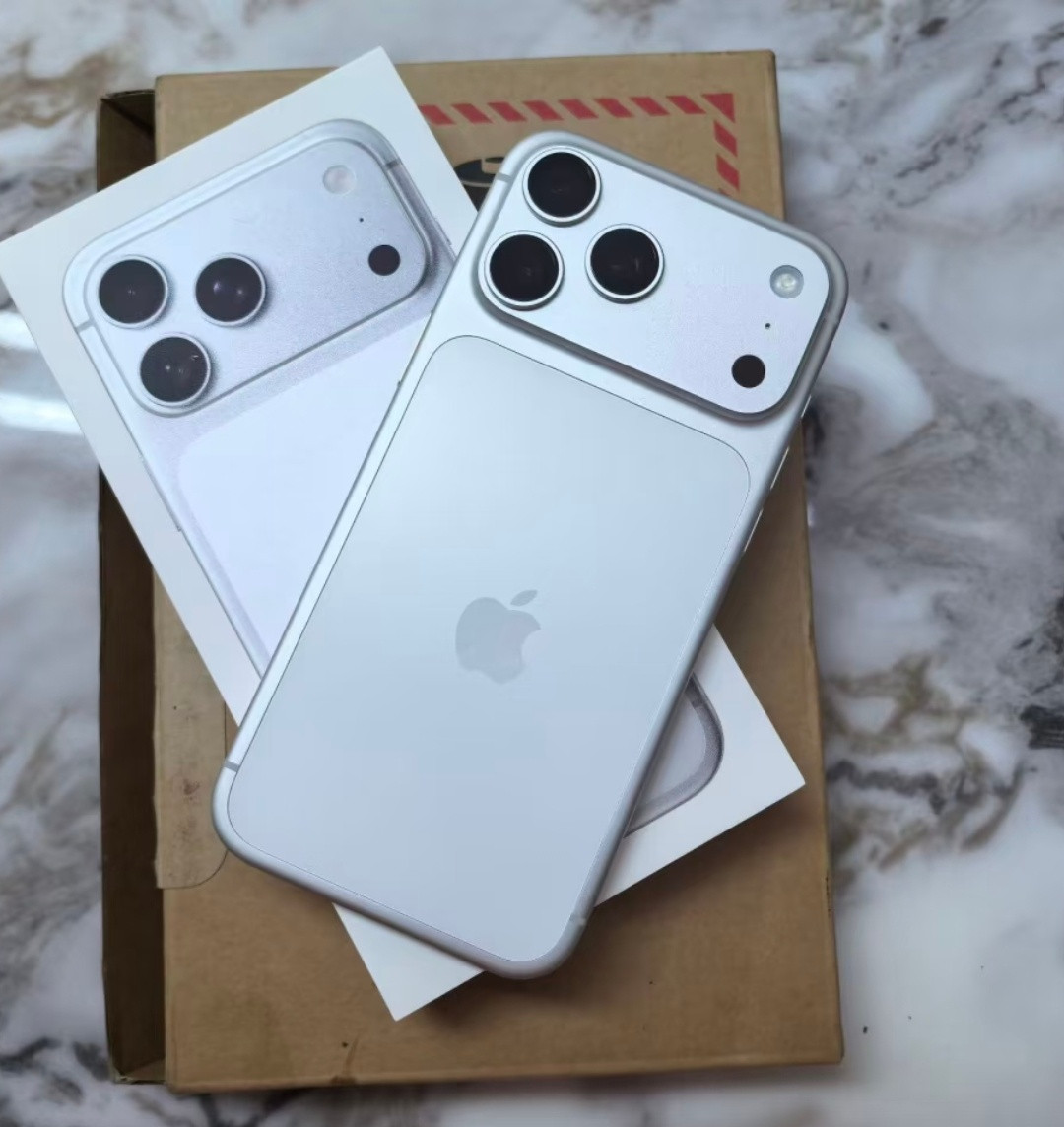 来自朋友的分享：一万多块的iPhone17ProMax，最好的体验就来自新机开箱