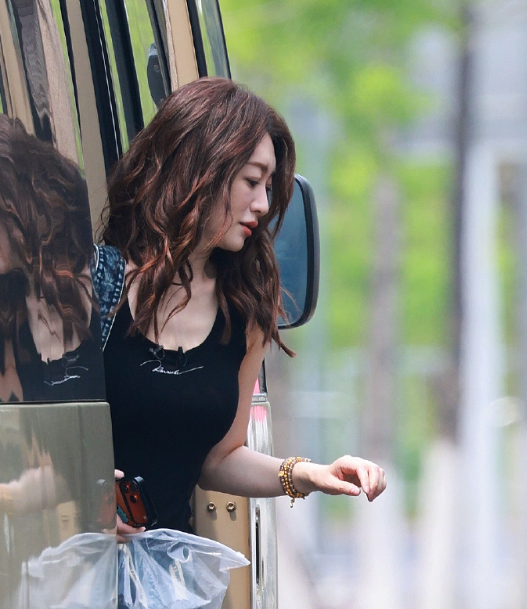 冻龄少女又多了一位，李小冉太美了