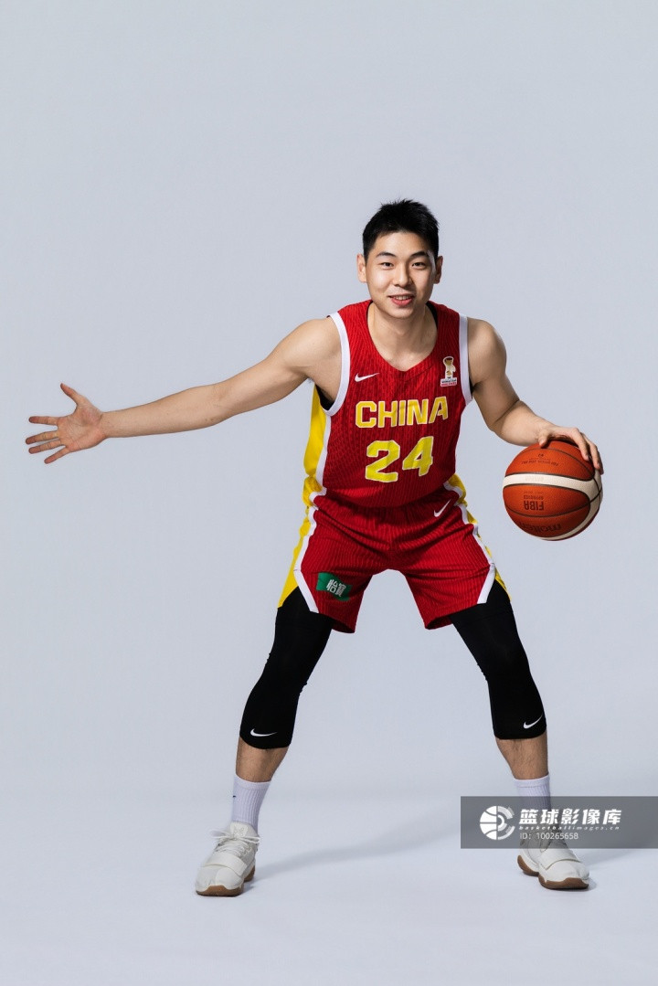 外线没开! 中国男篮上半场三分8投仅2中 命中率只有25%