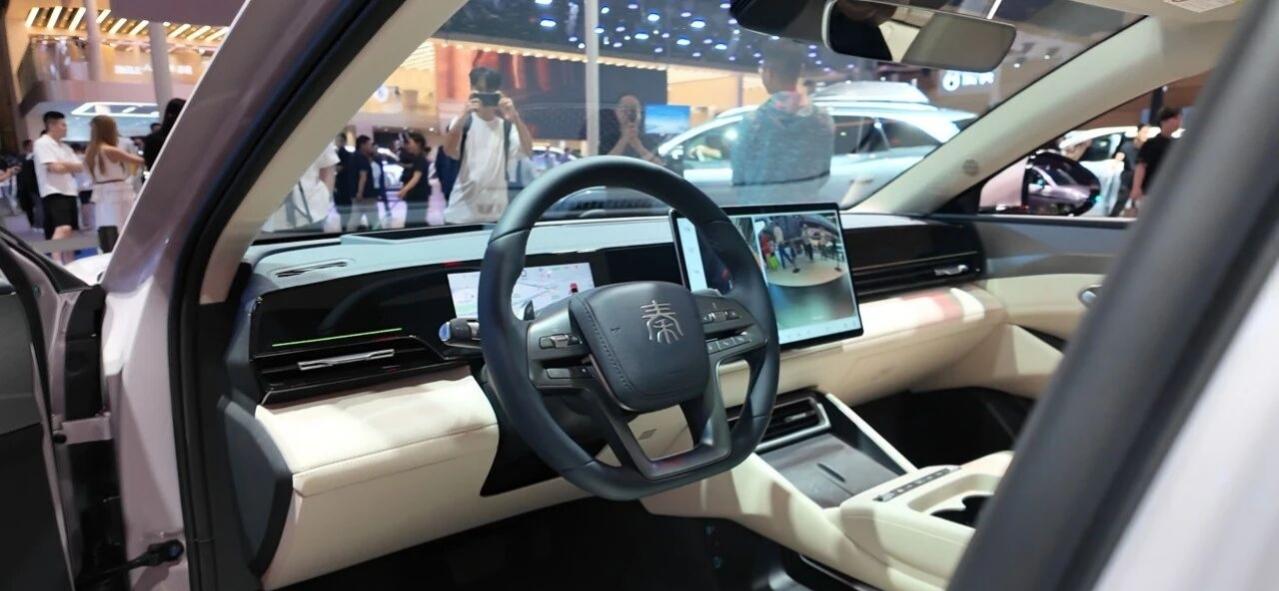 涨价了吗？秦LEV新增545km云辇型，增加云辇-C+红色卡钳比亚迪秦LEV