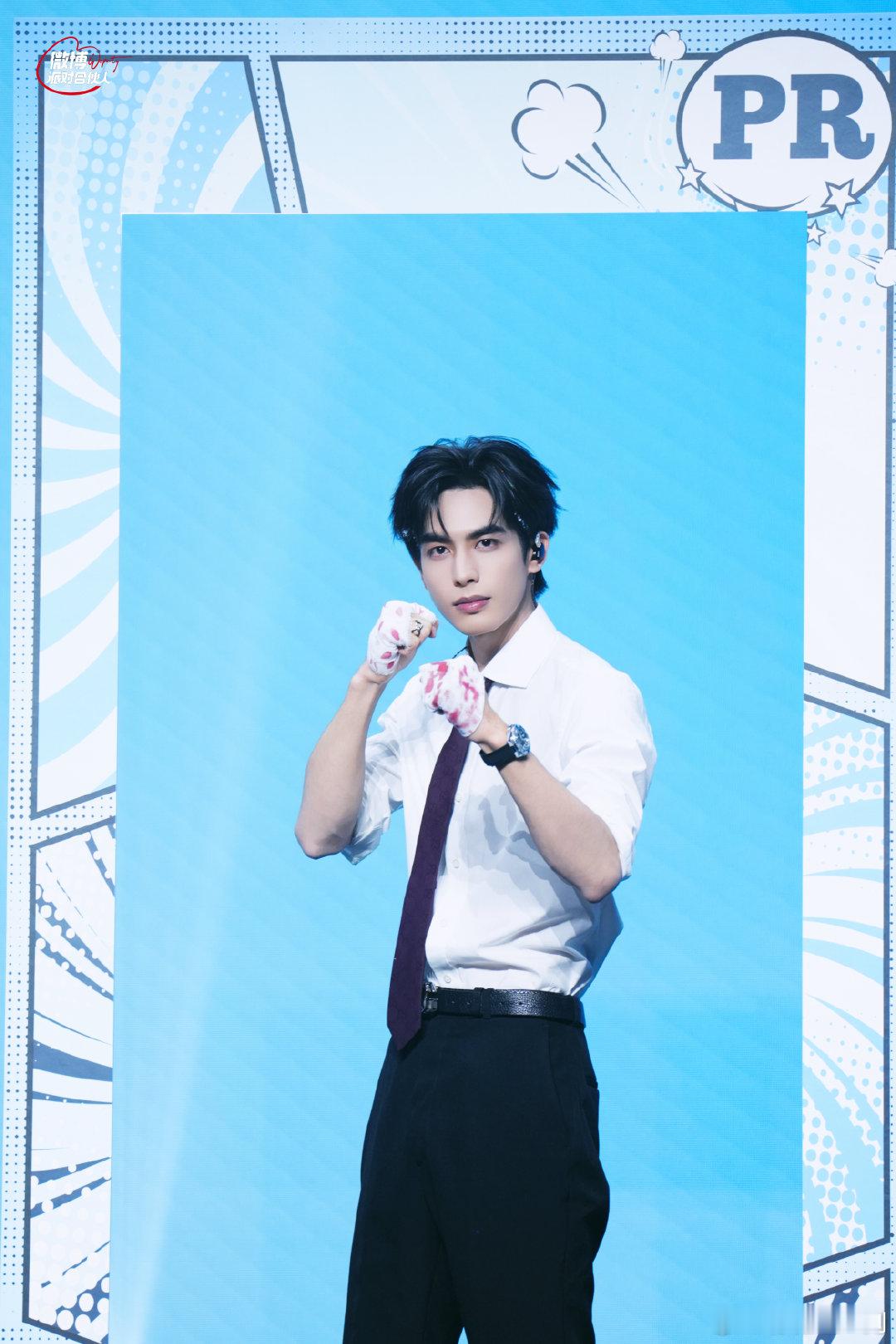 Gucci贵公子宋威龙谁还没沦陷在的贵气里！简约白衣搭利落黑裤，高级感拉满，长