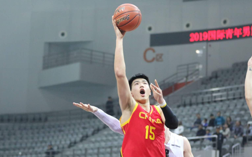 如果焦泊乔确定留在广东，那么徐昕有超过90%概率离队。媒体人透露，广东队花大