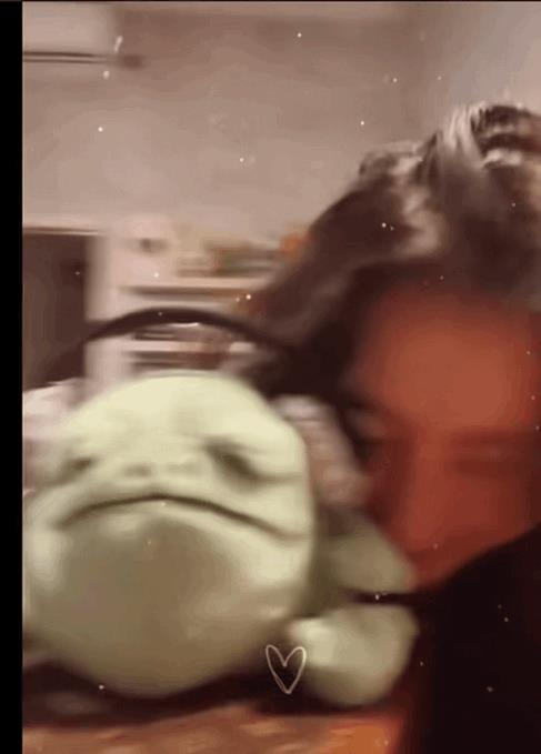刷到张柏芝与二儿子小Q的互动视频，她真的苦尽甘来了。或许娱乐圈里最深刻的“复仇”