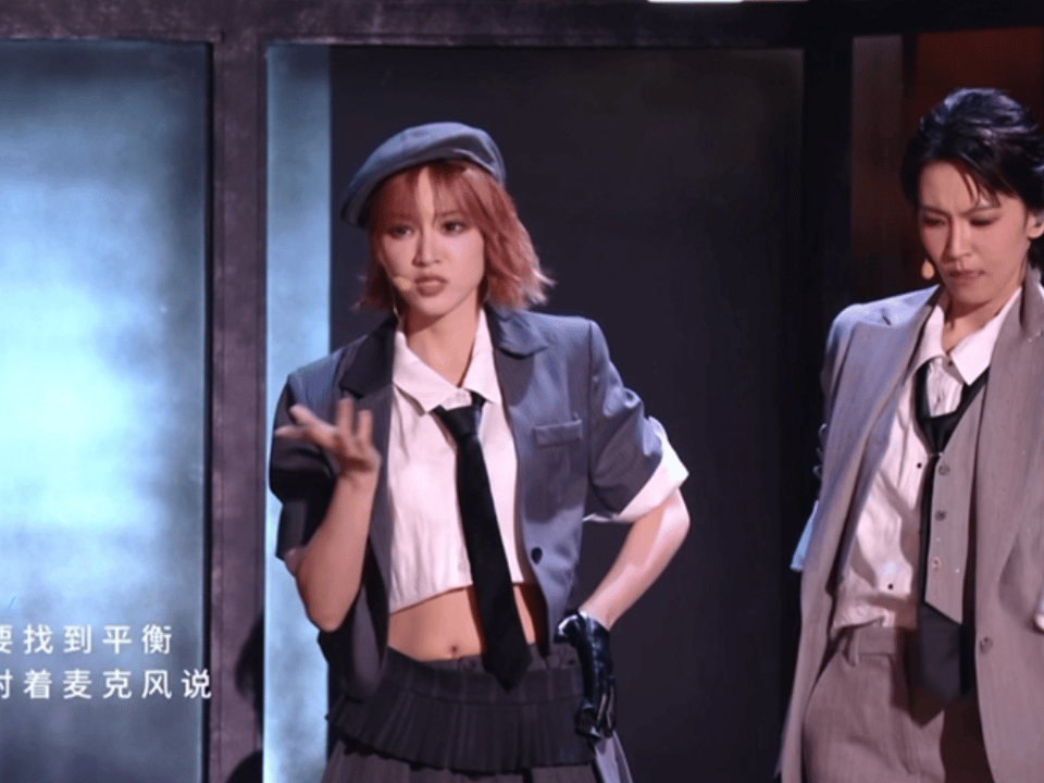 曾沛慈黄灿灿好嗑她俩同框的画面我反复看了十几遍，那个对视的眼神根本藏不住。磕死