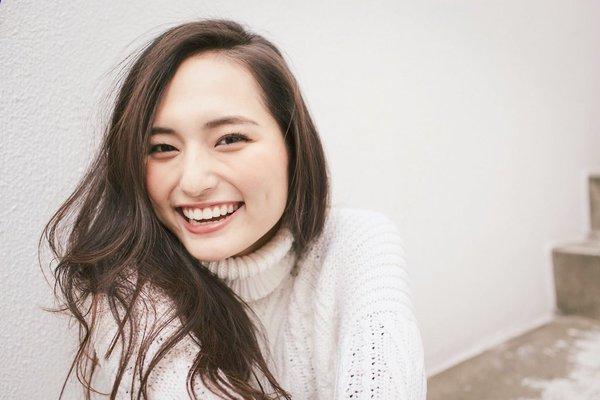 笑话：一男的去洗澡，到了浴室问老板：你这儿洗澡多少钱?店老板：男浴池10元，女