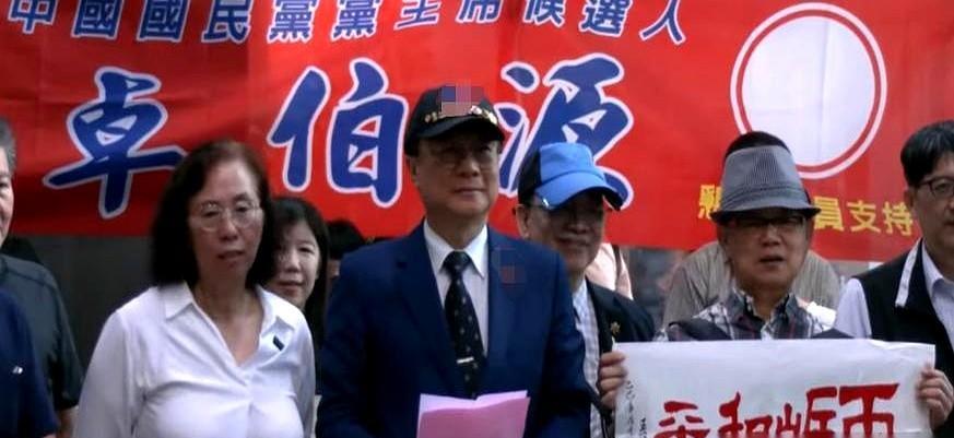 国民党主席选举，有个叫卓伯源的，直接甩出八个大字：“一个中国，复兴中华”。国民