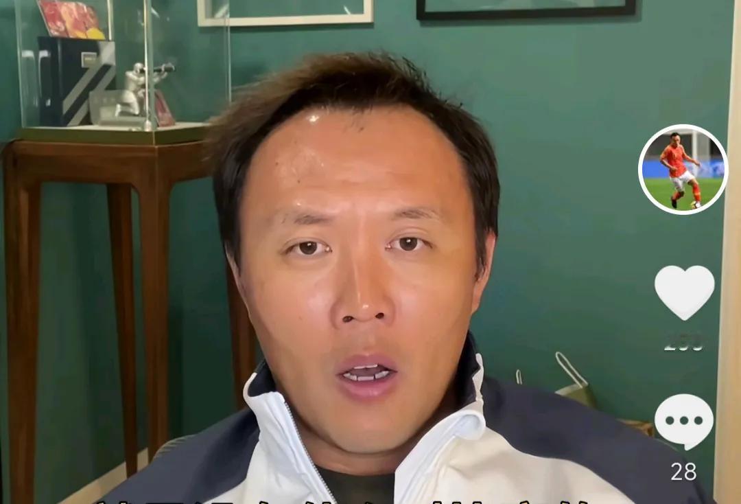 前国脚范晓冬批评了浙江队主教练罗斯-阿洛伊西。范晓冬在直播时表示，他看了浙江队