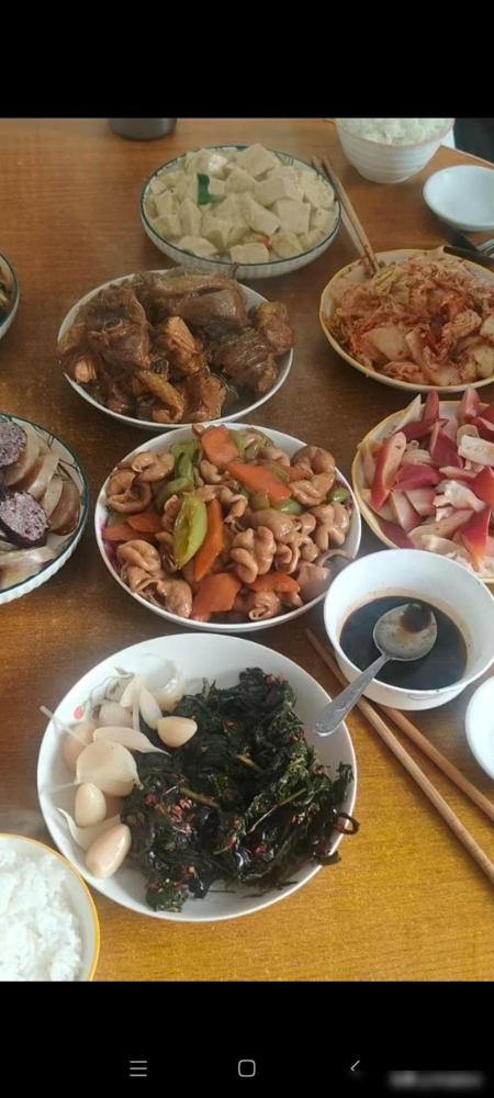 儿子说过年不回来了，我说你咋不回来了呢？本想着辛苦一年总能见个面，结果他一通电话