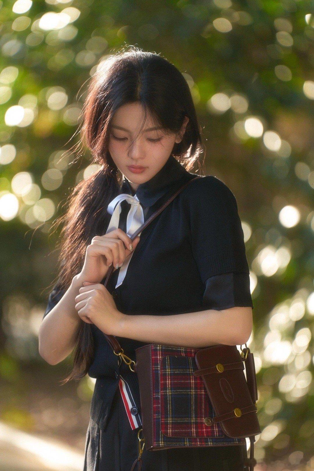 杨超越这就是我心目中的偶像剧女主角…想看小羊演青春校园剧杨超