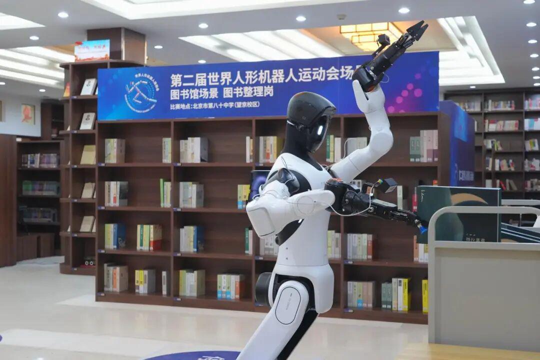 打破行业悖论：智元证明量产人形机器人亦可赛场称王第二届世界人形机器人运动会顺利