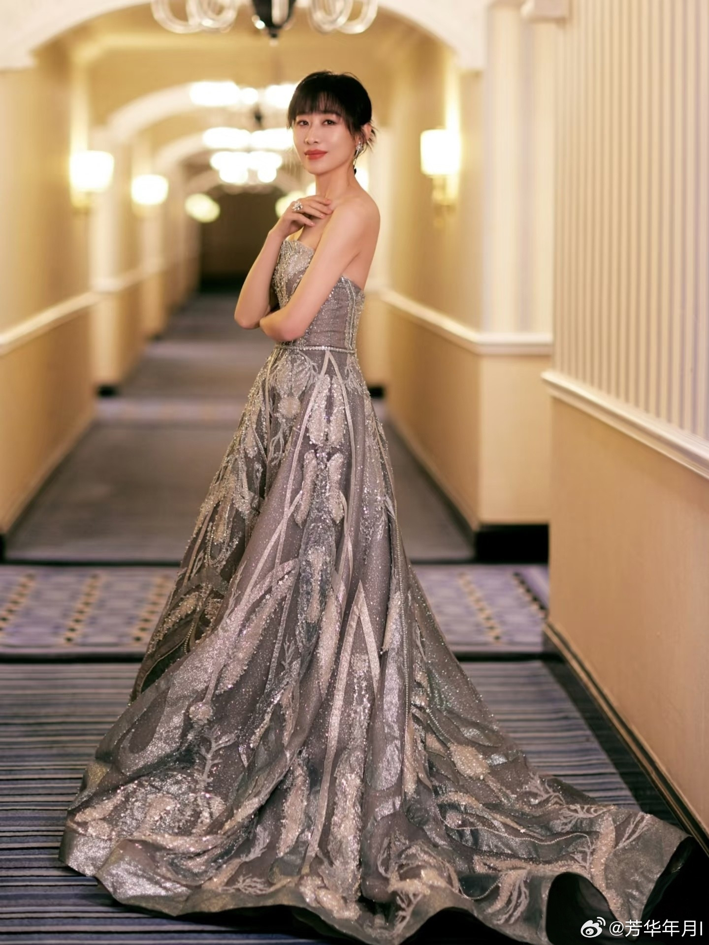 白玉兰五位准视后合影昨晚的白玉兰提名晚宴狠热闹，五位提名女主都到场了，漂亮又有演