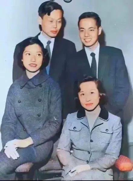 晴雨风说史晴雨风说史1957年，荣获诺贝尔物理学奖的杨振宁、李政道各自