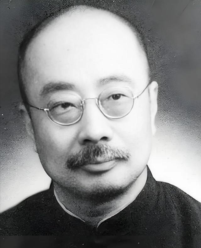 1936年，鲁迅去世的第2天，和鲁迅反目成仇13年的弟弟周作人，若无其事地去学校