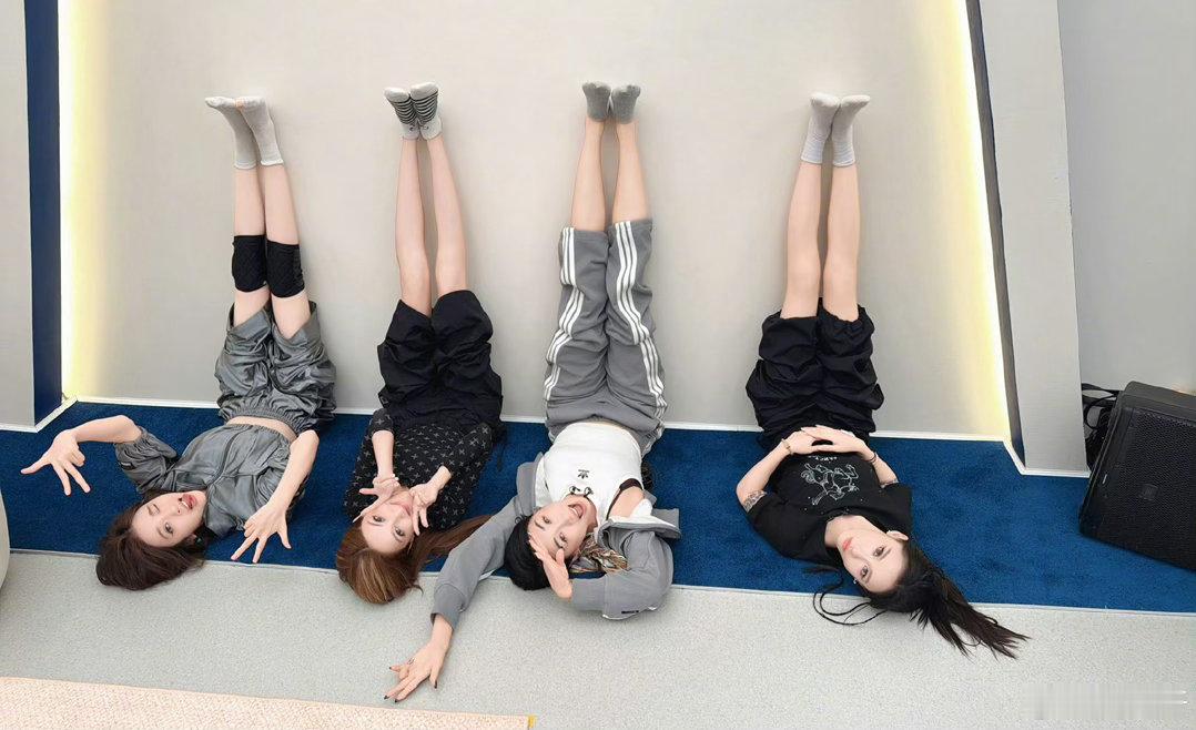 唐艺昕回应没网感袜子跳破这个细节，足以证明私下有多努力真的很敬业